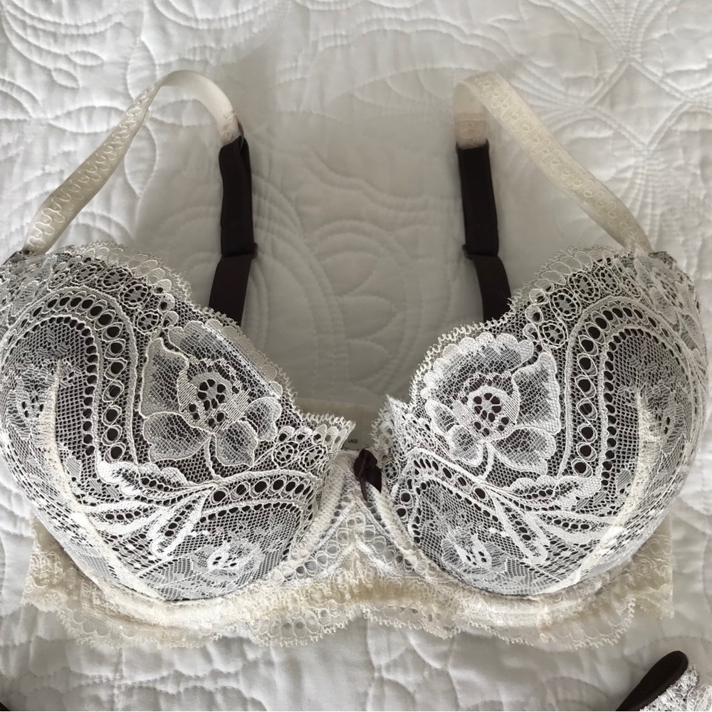 Le Mystere Isabella All Over Lace Bra and Panty Set 32F/Medium - Picture 3 of 11